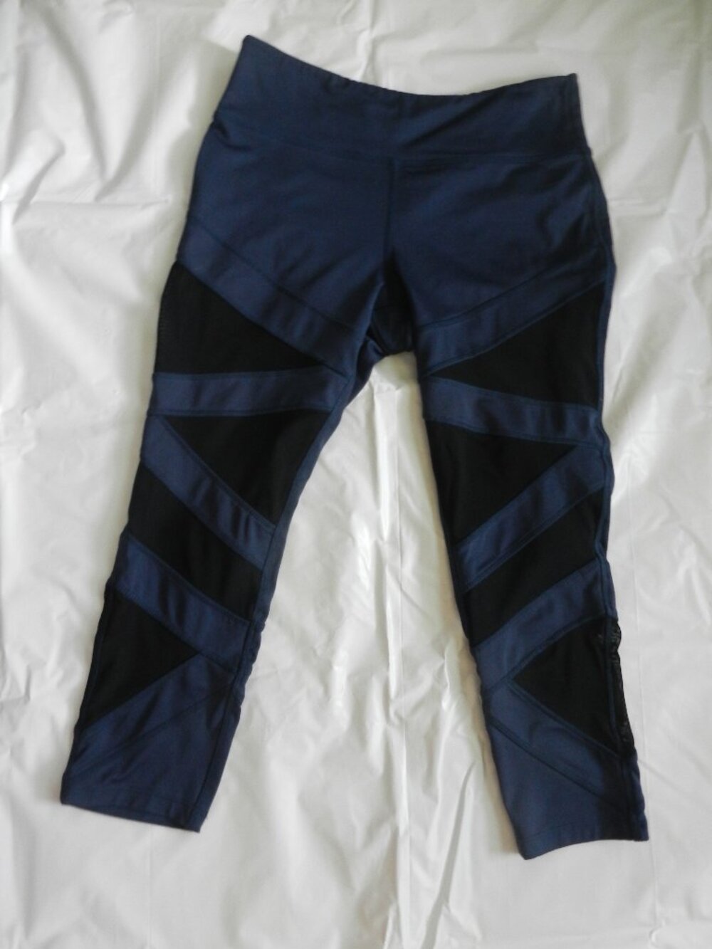 The Warmup by Jessica Simpson. Blue leggings with black mesh zigzag detail legs